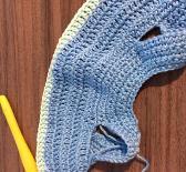 Note: now you will crochet double crochets (dc) rnd8 rnd9 ch2, turn, dc in each of the next 10 sts, 2 dc in the next st, dc in each of the next 5 sts, 2dc in the next st, dc in the next 18 sts, 2dc