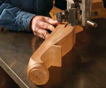 Cut the curved profile. Start cutting the profile by first defining the edge of the spurs.