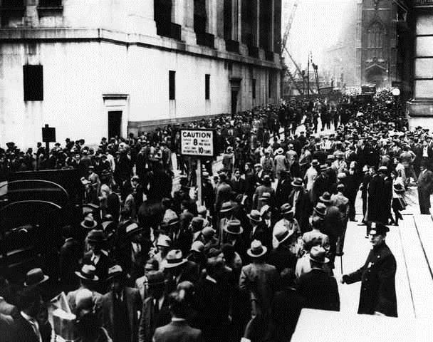 Crowds clog Wall Street during