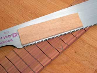 This is because most saws have set teeth, which means that they are slightly bent to the left or right. If your saw has a width of cut of 1mm, use 1mm-thick veneer.