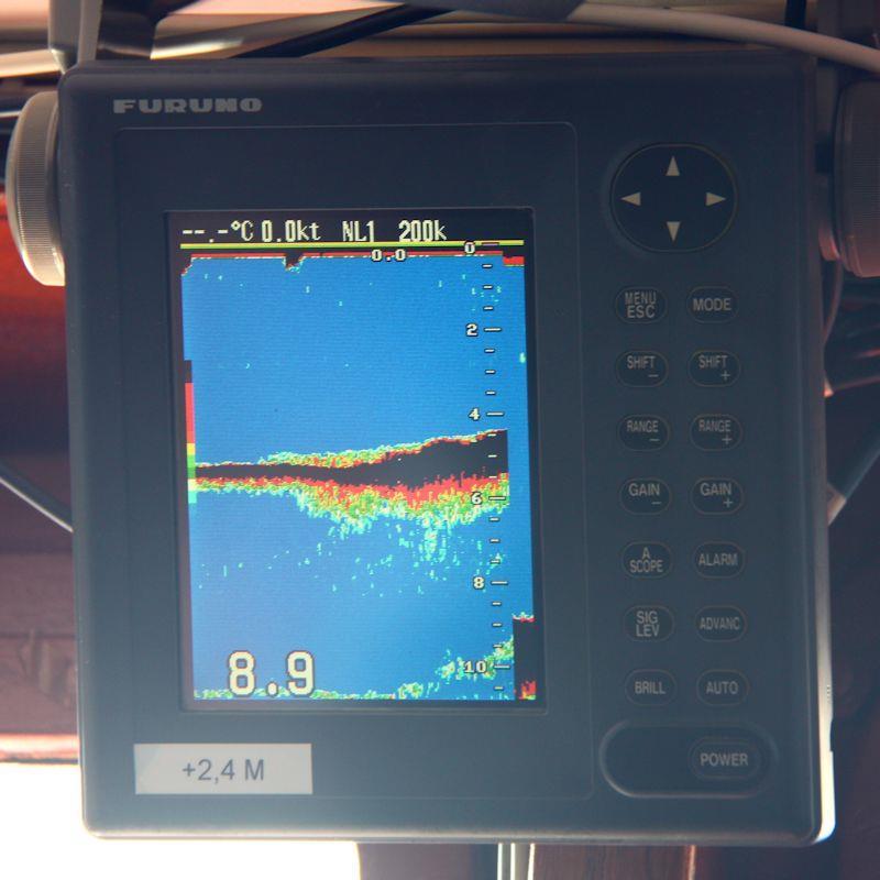 Figure 6 Depth sounder display while approaching the tunnel (note: the depth scale on the right side on the display only belongs to the very right part, which differs from the rest due to automatic