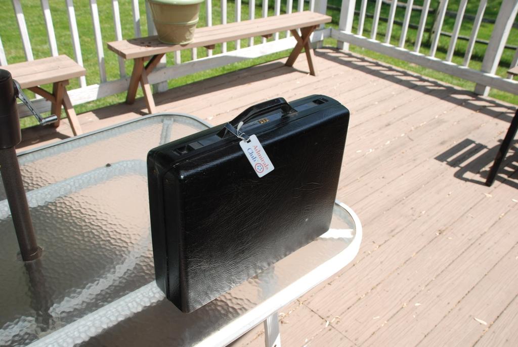 Portable HF/VHF/UHF station in an Attaché case By John Wray AL4U (ex KM6GE) My wife and I recently moved from Alaska to temporary housing on the east coast near Washington DC and most of our Ham