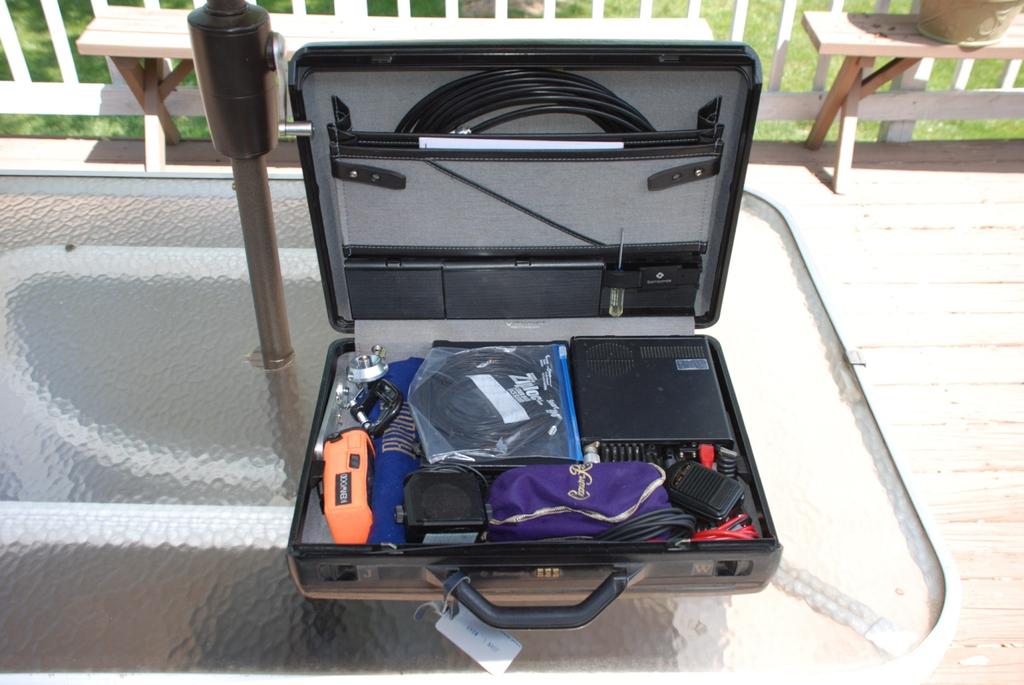 Opening the case shows how all the equipment fits nicely into the case.