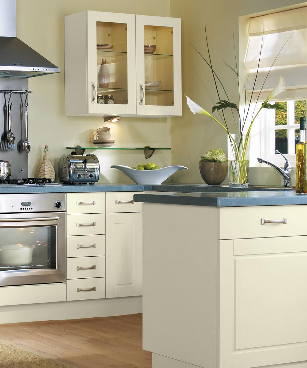creates this stunning Shaker-style kitchen.