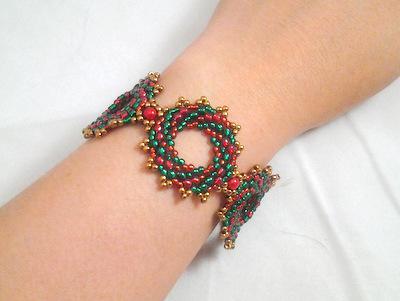 Contents Christmas Wreath Bracelet By Sky Aldovino Here's one inspired by a popular Christmas