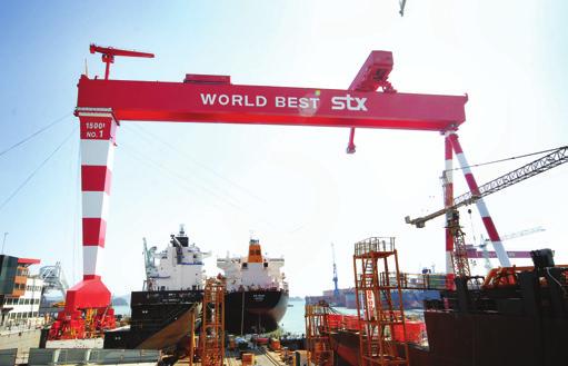 The gantry crane introduced this time, which is 98m in height, 128m in width and weighs 4,150 tons, will be operated in full scale from the beginning of June after commissioning.