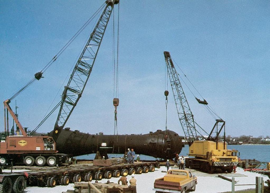 TWO UNEQUAL CRANES OFFLOADING A PRESSURE VESSEL FROM A