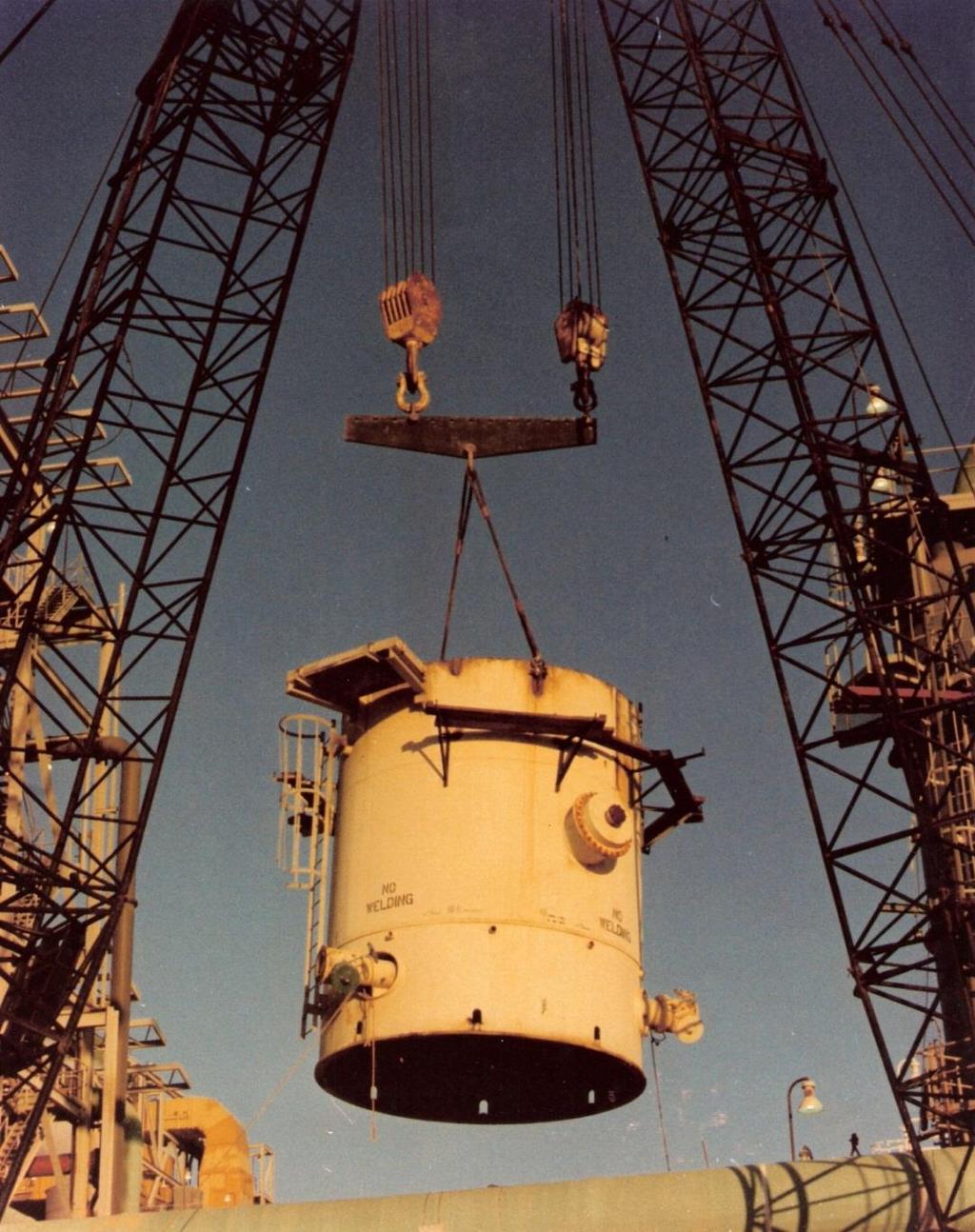 TANDEM LIFT WITH UNMATCHED CRANES AND INVERTED LIFT BEAM