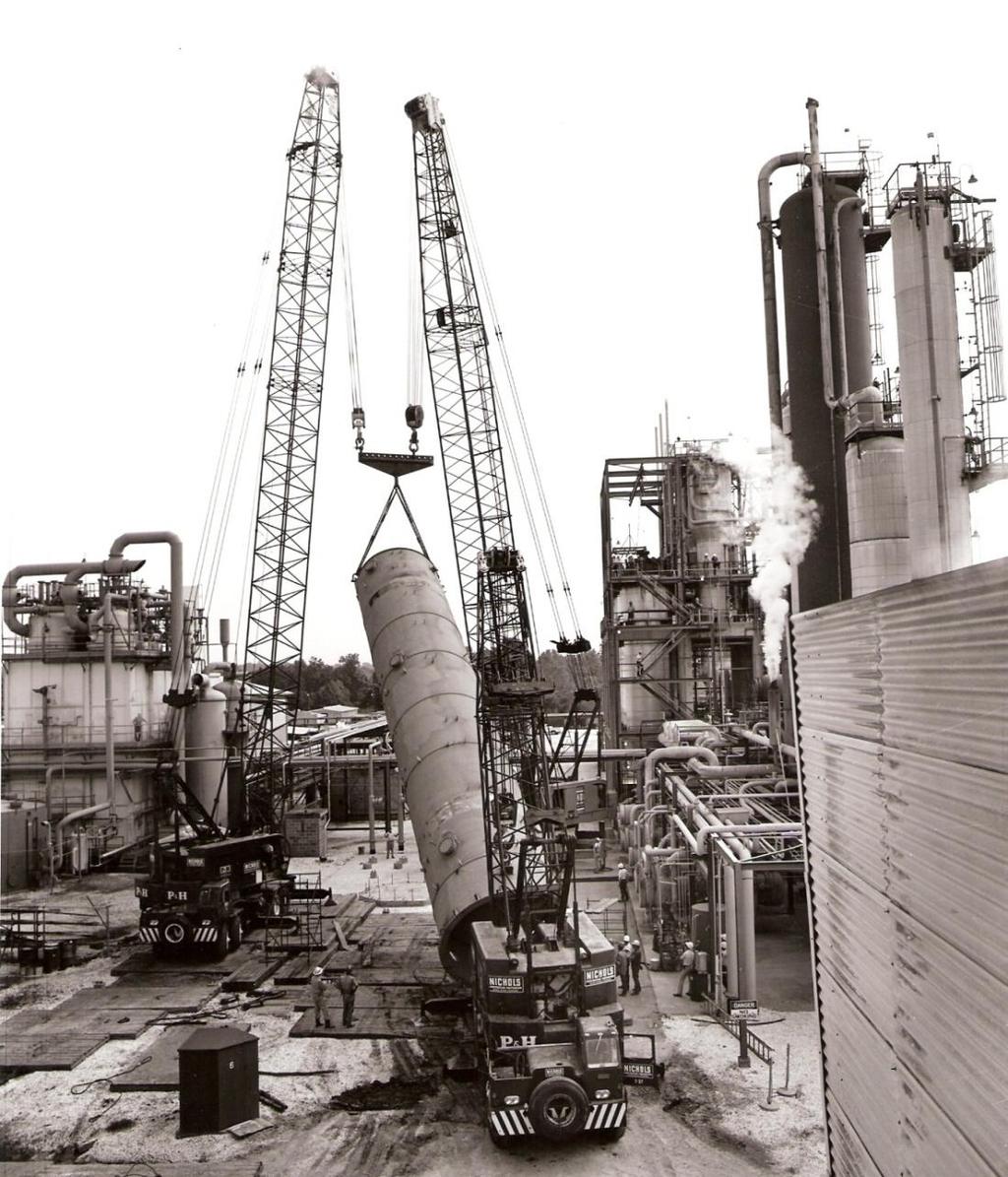 ERECTION OF A PRESSURE VESSEL WITH TWO