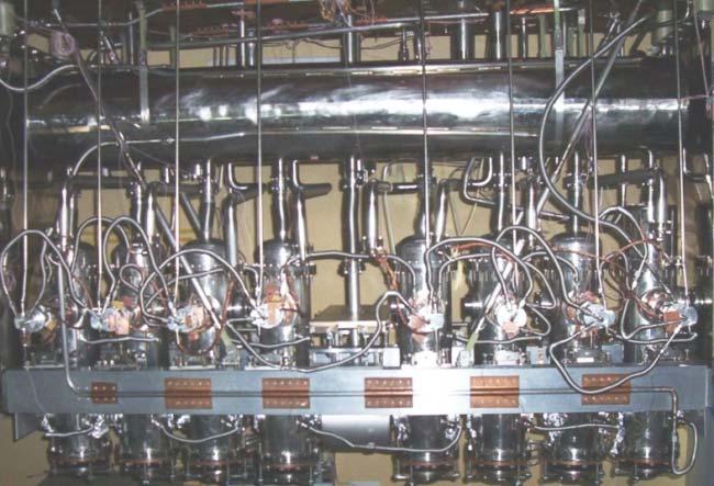 During these tests, the resonators could be maintained in phase locked condition for several hours.