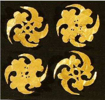 Guigab patterns of gilt bronze copper shoes of Baekje. Drawings by the author. Floral patterns were popular in Baekje.