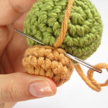 Grab the yarn and draw the yarn tail through the