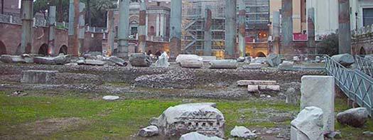 Urmele moderne ale Forului lui Traian, înfrumuseţat prin anul 108 cu 150 de statui de tarabostes bugetul, sărac atunci şi din cauza războaielor dacice, şi a celor 123 de zile de ospăţ pe degeaba, pe