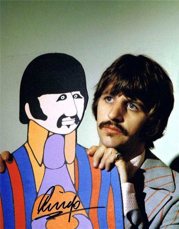 26 The Beatles - Yellow Submarine - Revolver / Yellow Submarine Lead vocal: Ringo The Beatles thirteenth single release for EMI s Parlophone label.