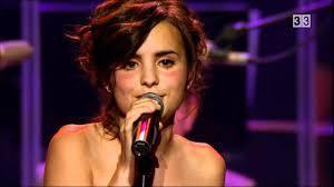 ANDREA MOTIS -She was born in Barcelona and was formed musically, since 7 years, in the Escola Municipal of Sant Andreu, first like a trumpet player and saxofonista later.