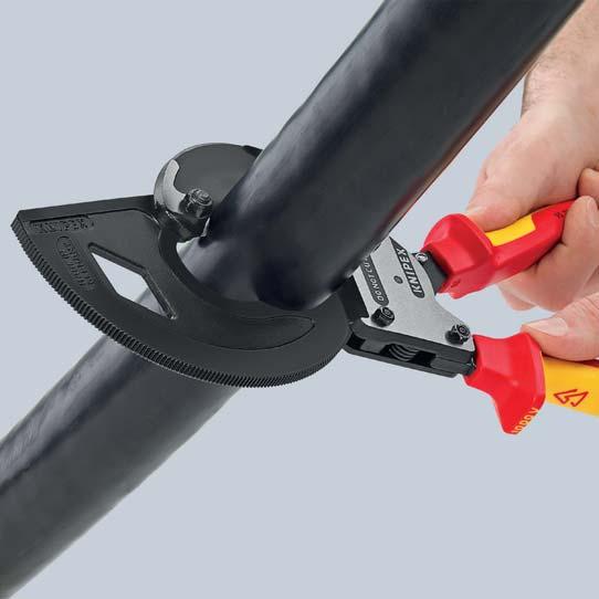 the pliers when cutting > High grade special tool steel, forged, oil hardened 95 32 320 95 36 320 The innovative three gear drive permits three operating modes: > Fast working with full lift of