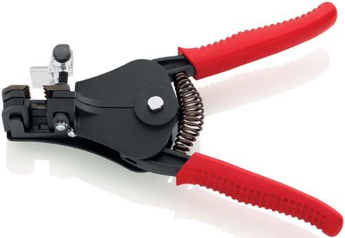 WIRE STRIPPERS Principle of operation with adapted blades Properly and precise stripping with an annular cut through the complete insulation This is particularly important with