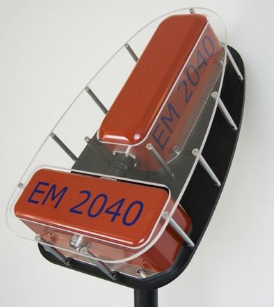 EM 2040 Design of the EM 2040: Separate transducers in titanium housings Three line arrays for transmitter Receive array scaled from EM 710 Gigabit Ethernet from Rx
