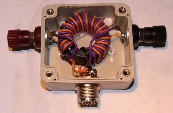 The Balun and The UNUN - page 10 Multiple ferrite cores may be used to increase power handling of the balun. A picture of the balun is shown below.