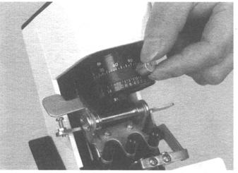 Reading Division Board (Fig. 5) In (9) eyepiece s field of vision, the reading window is in the lower part of (8) eyepiece reticule. The range of reading (8) eyepiece reticule is +/-25D.