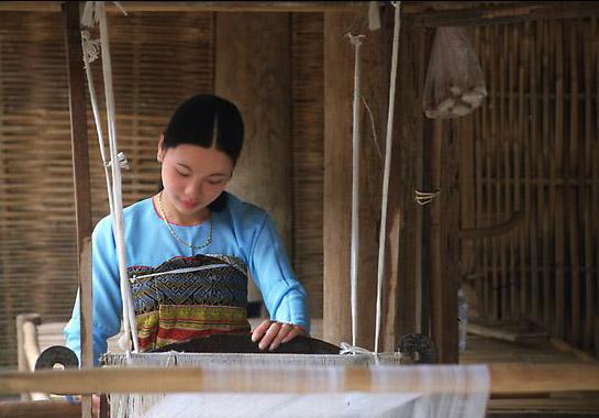 + TEXTILE TOUR: HANOI - MAI CHAU - HOA BINH (2 DAYS/1 NIGHT) At 160km from Hanoi, Mai Chau offers customer a balance of cultural interest, physical activities and your hobby textile holiday, set