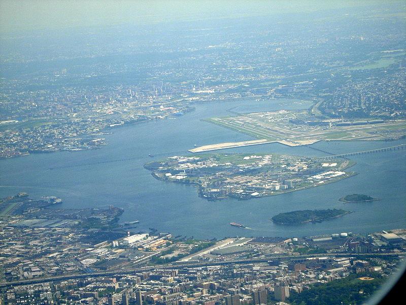 Mälumäng Jüri sari 45. Rikers Island - New Yorgis East jões asuv saar (1,7km2), mis sai oma nime hollandlase Abraham Ryckeni järgi, kes kolis Long Islandile 1638.