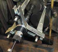 HYDRAULIC THIN JAW GEAR FEATURES Hydraulic Thin Jaw Pullers Designed for pulling jobs where