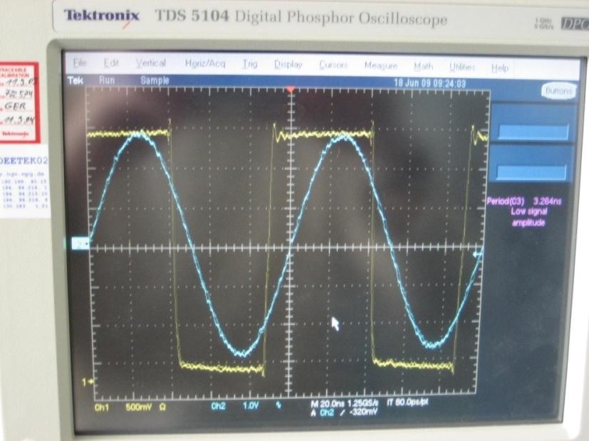 Fig.9: The two signals from the reference 10 MHz standard (blue) and the LPRO unit (yellow) are applied to an oscilloscope. The horizontal scale is 20ns per division.