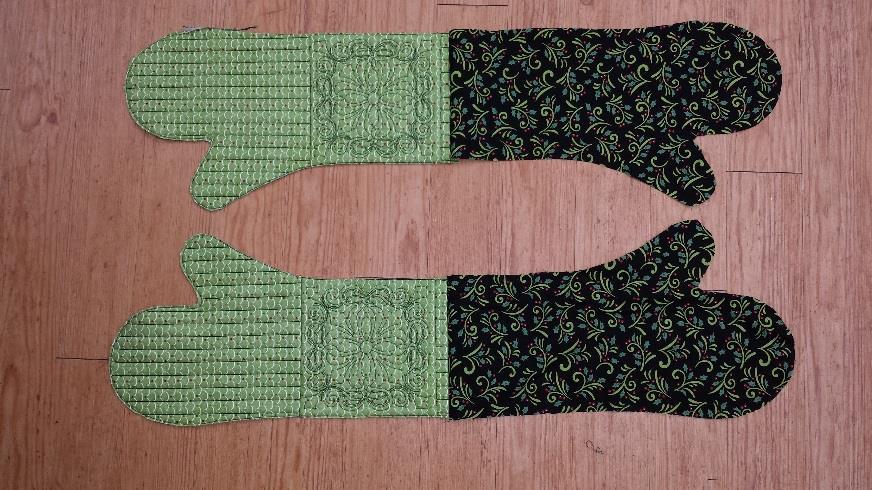 Lay out the mitt/lining sections, right side