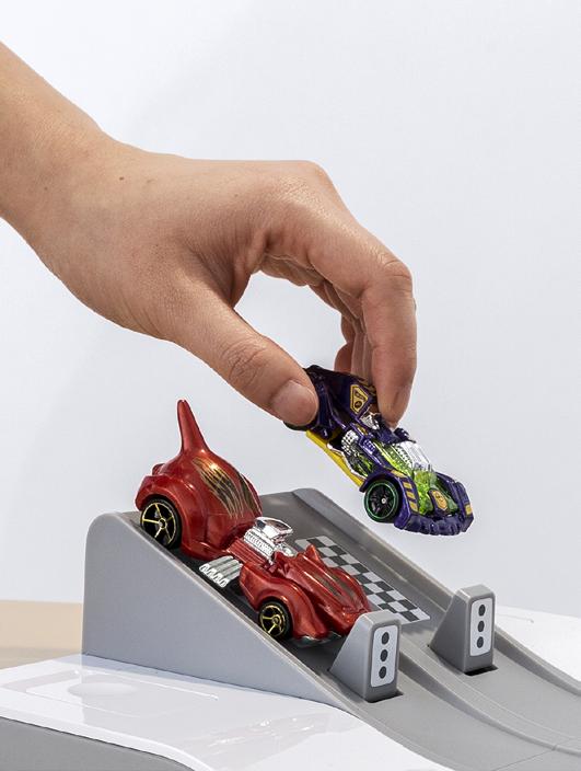 Using the LaunchPad Key Concept 2 Now that you re ready to play, use the LaunchPad to transport your Hot Wheels cars from the physical to the digital dimension! 1.