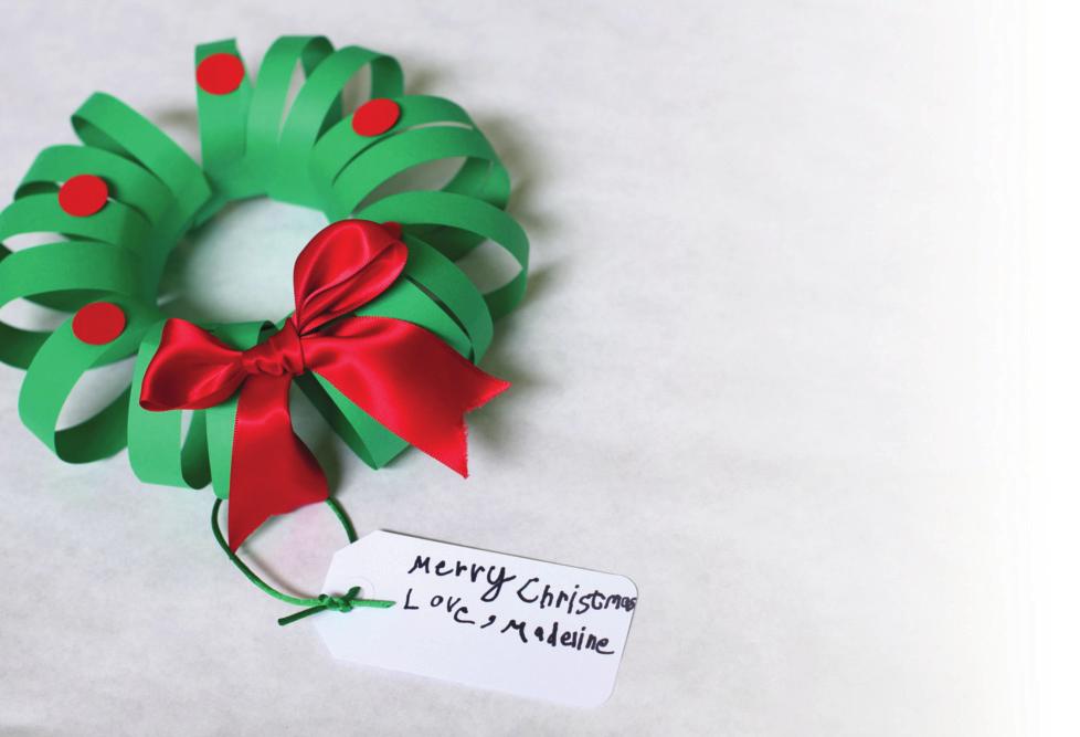 Christmas CRAFTS To spread the holiday cheer in your town, have the kids at your party make this simple craft: Christmas wreaths.