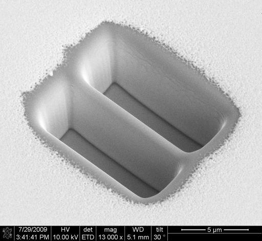 (right). O K1E%*)1$*&#+ To construct the micro emitters lithium niobate was gold coated.