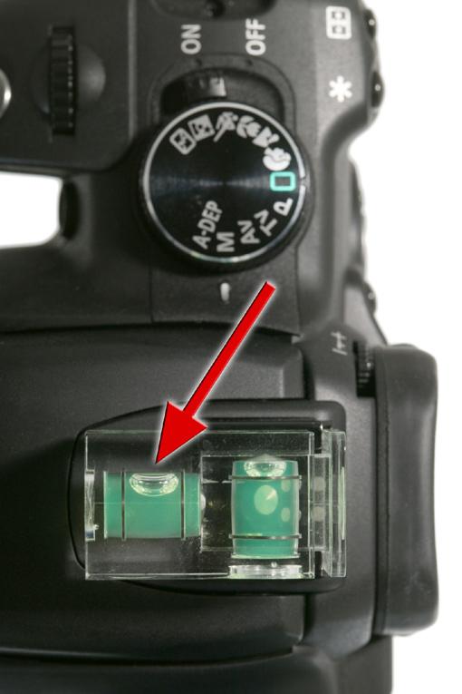 Preparatory step 4: Side-to-side adjustment: Move the camera into the pivot axis of the tripod head Unlock the screw (a) on the base and shift the angle bracket until the center of the lens is