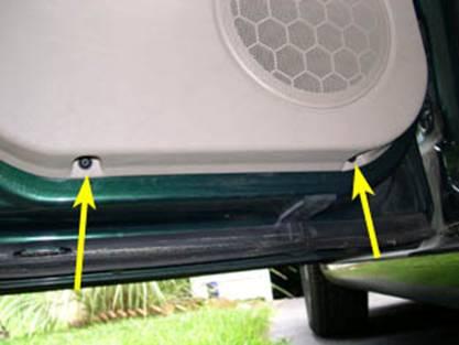 The approximate location of the two lowermost snaps on the rear edge are indicated by the red spots.