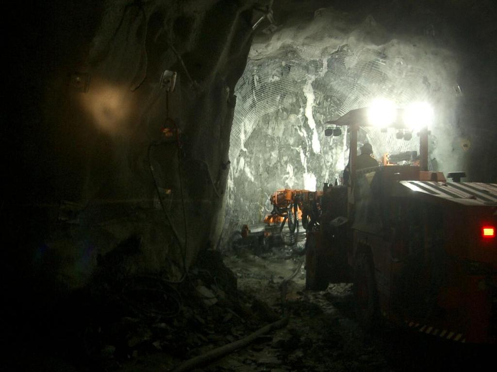 The Ballarat Gold Project Investment Highlights Purchased the Ballarat Gold Mine and assets from Lihir Gold in May 2010 Low capital entry cost Ballarat Mine re-start de-risked Portal and declines in,