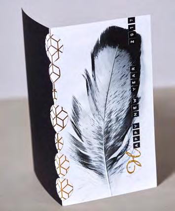 Let a longer piece of string hang below the lantern to attach a feather with gold glitter on it. PAPER BALLS : Coffee table Cut a 21x24 cm strip of black paper and fold it in 2.