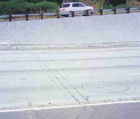 CHAPTER 4. PEMS COMPONENTS 101 Figure 4.1: Loops on a freeway. The important quantities to measure are speed, vehicle count, and freeway occupancy.