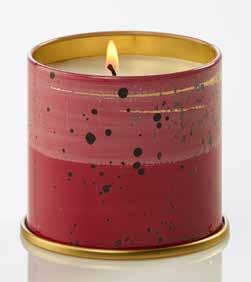 SWEET HIBISCUS Vela de lata perfumada de hibisco Spiced hibiscus, Latin rose and heady sugarcane are swirled with a hint of amber rum soy candle in retro