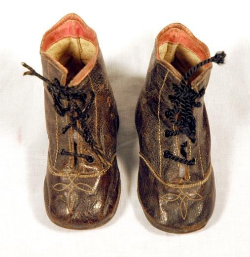 Right and Left Unlike early European shoes that were