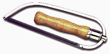 Blade length q Puk-Taschensäge, klappbar 433000 150 140 Puk Saw With fixed wooden handle, red Metal bow, zinc-plated With fitted universal saw-blade for cutting common materials, no cutting ridges