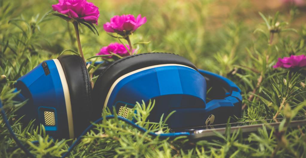 1 PACK HEADPHONES, A SLEEP MASK, AND AN E-READER You probably never leave home without your headphones anyway, but having a sleeping mask and a good book are excellent ways to subtly tell the world: