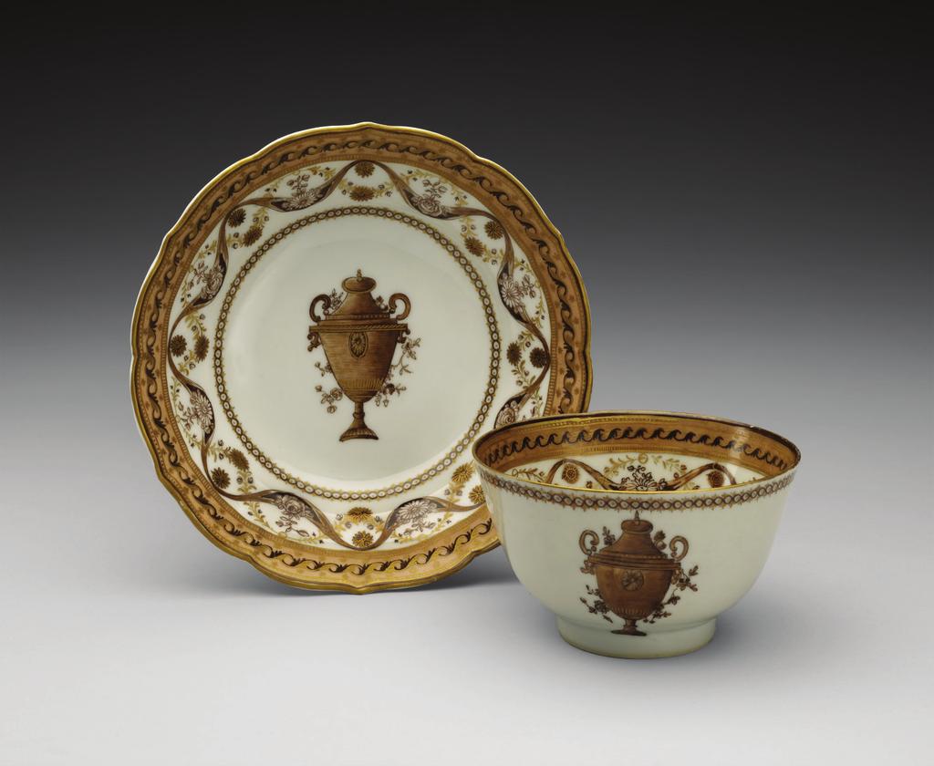 Dining Room Willing Porcelain Dinner Service Teabowl and Saucer Dish from a Dinner Service, c.