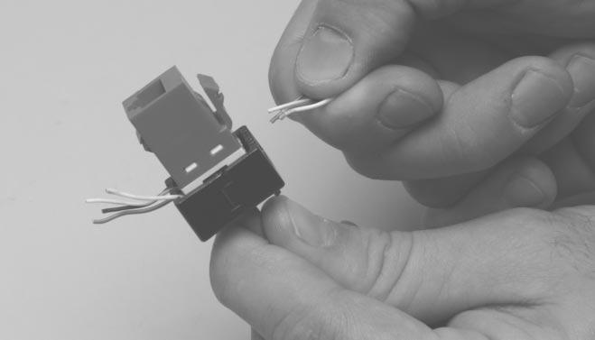 Hold the lacing fixture firmly with one hand and the jack connector with the other hand. b.