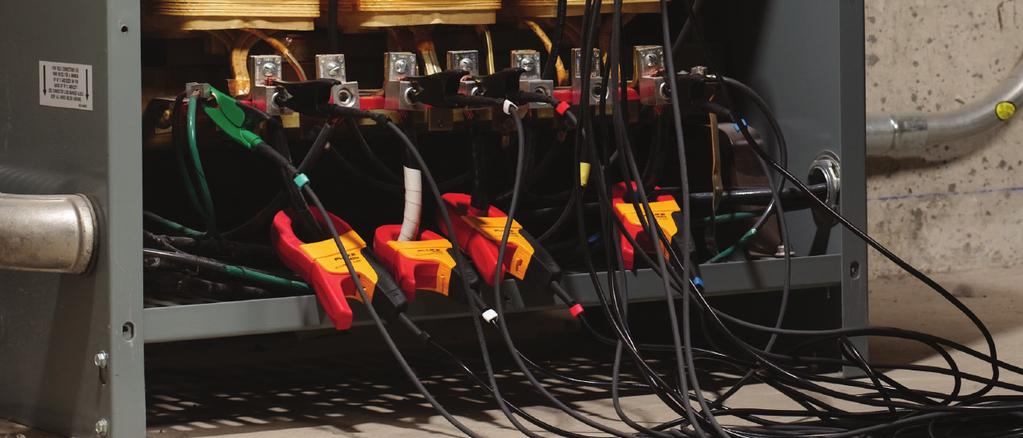 Fluke current clamps extend the current ranges of digital multimeters, power quality analyzers, and oscilloscopes and are available for both ac and ac/dc environments.