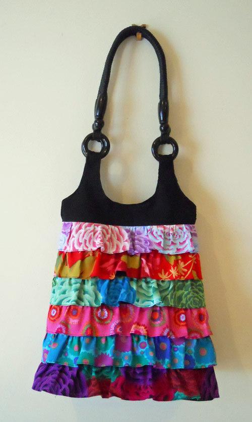 Frilly Jelly Bag This frilly fun bag is another great one to use up some favourite left-over Jelly Roll Strips (or a bag worth buying a bright new jelly roll for!