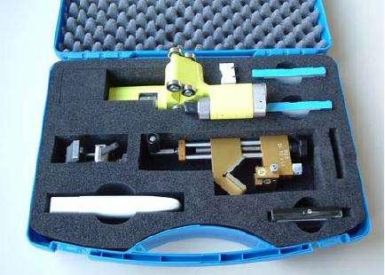 shrinkable cable joints (without chamfering tool KS-U) Complete tool set with: Cable stripper M-500 Plastic insert M-500-S9 Cable