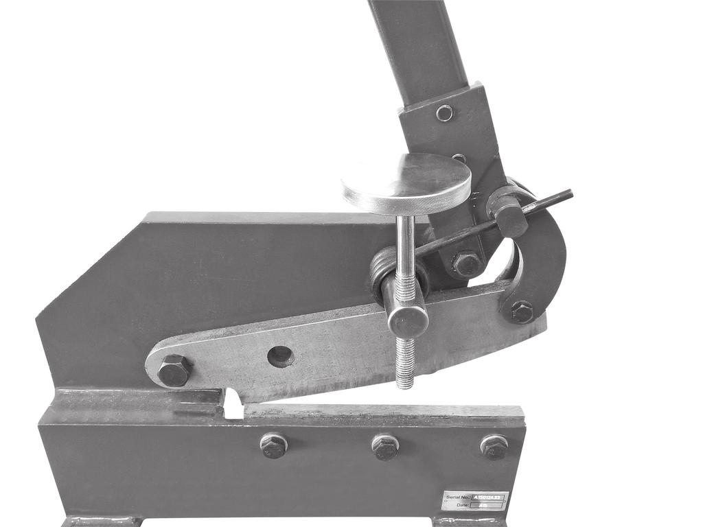 OPERATION CUTTING SHEET METAL For maximum control and cutting force, begin all cuts by raising the handle fully and placing the edge of the metal at the point at which the blades meet (FIG 2).
