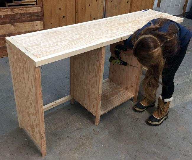 The cabinet is just plywood construction with 2x2 legs and framing everywhere except for the front where 1x2s