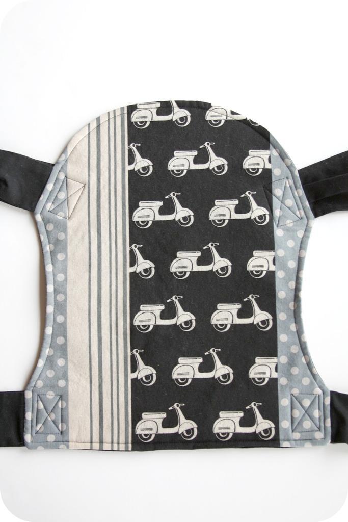 This baby carrier is designed to be worn on the hip. The adjustable two buckle closure allows for easy on and off.