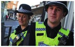Poliția Una dintre principalele ocupații ale poliției britanice este să protejeze oamenii și să investigheze infracțiunile.